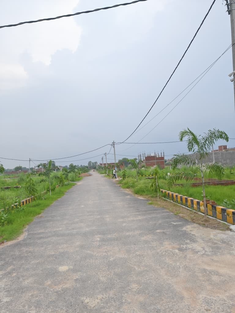 Internal street with concrete curbs at Dauwa Green City