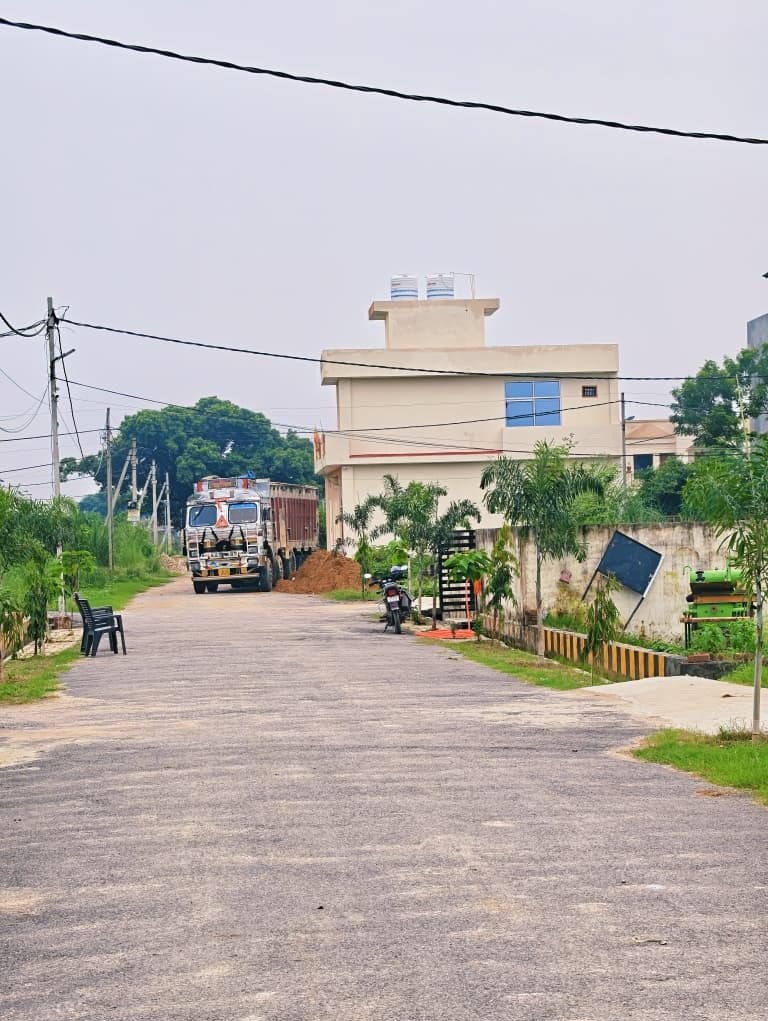 Ongoing house construction on plots in Dauwa Green City