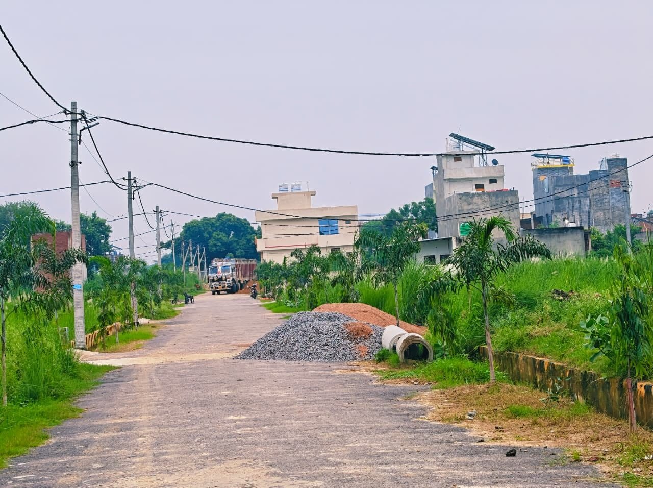 Residential plots with direct road frontage in Dauwa Green City